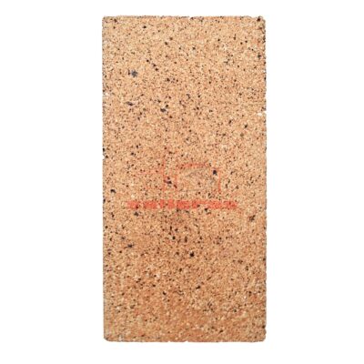 Ladrillo marron rectangular refractario visto de frente